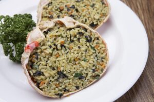 ズワイガニの通販で生とボイルの違いは何ですか？