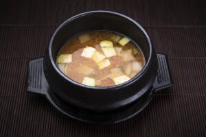 カニの通販で最安値を見つけるための比較ポイントは？
